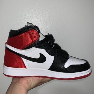 NEW JORDAN 1 RETRO HIGH SATIN BLACK TOE